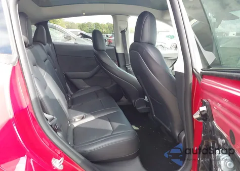 2022 Tesla Model Y Long Range Dual Motor All-Wheel Drive z USA, uszkodzony, nr VIN 7SAYGDEE1NF441562